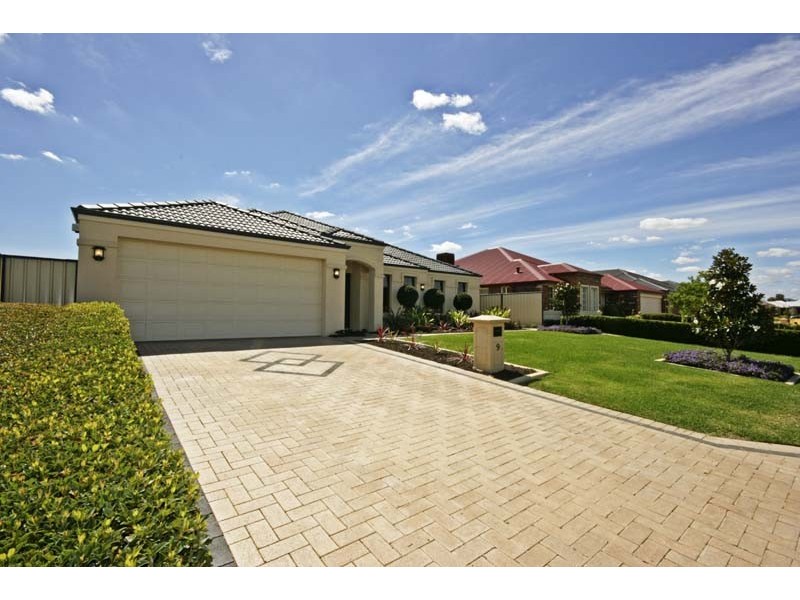 9 Beaumont Parkway, Success WA 6164