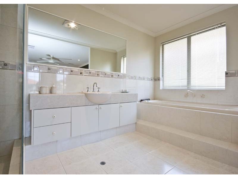 9 Beaumont Parkway, Success WA 6164