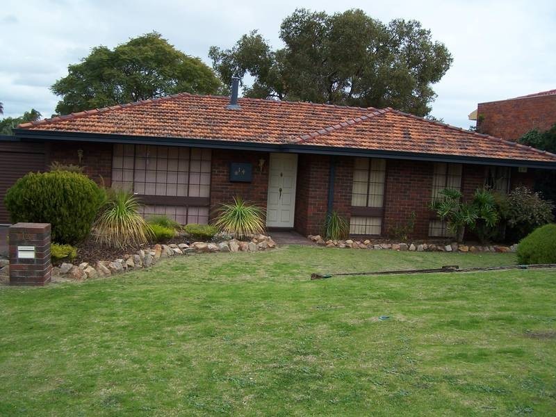 14 Bondini Way, Bibra Lake WA 6163