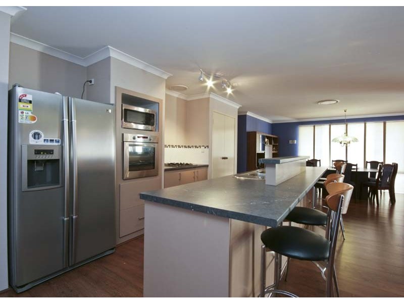 11 Swallowtail Avenue, Success WA 6164