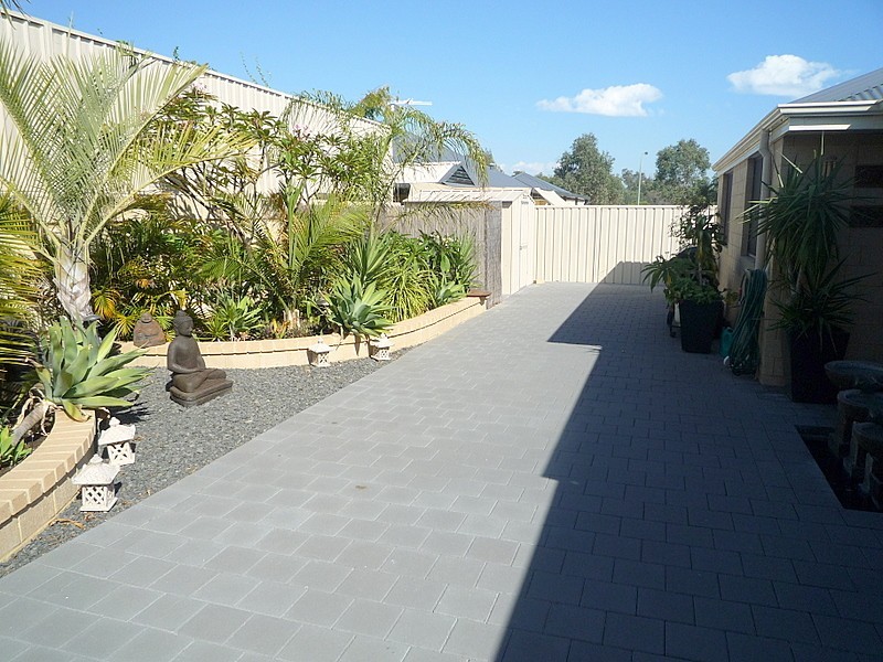 11 Astroloma Drive, Success WA 6164