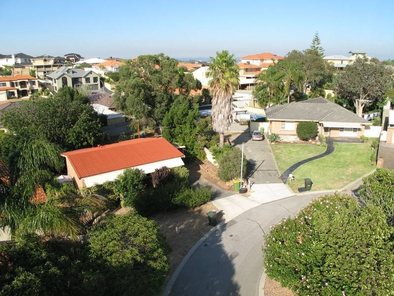 16 Ellement Parade, Coogee WA 6166