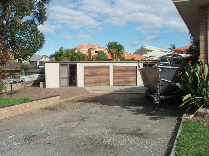 16 Ellement Parade, Coogee WA 6166