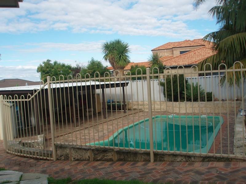 16 Ellement Parade, Coogee WA 6166