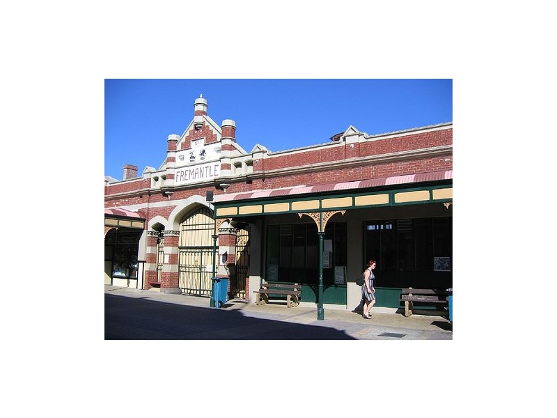 16 Ellement Parade, Coogee WA 6166