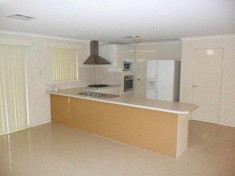 22 Beroona Way, South Lake WA 6164