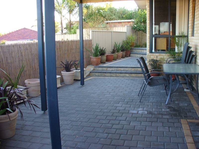 9c Henrietta Ct, Coogee WA 6166