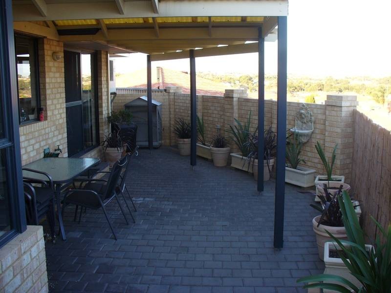 9c Henrietta Ct, Coogee WA 6166