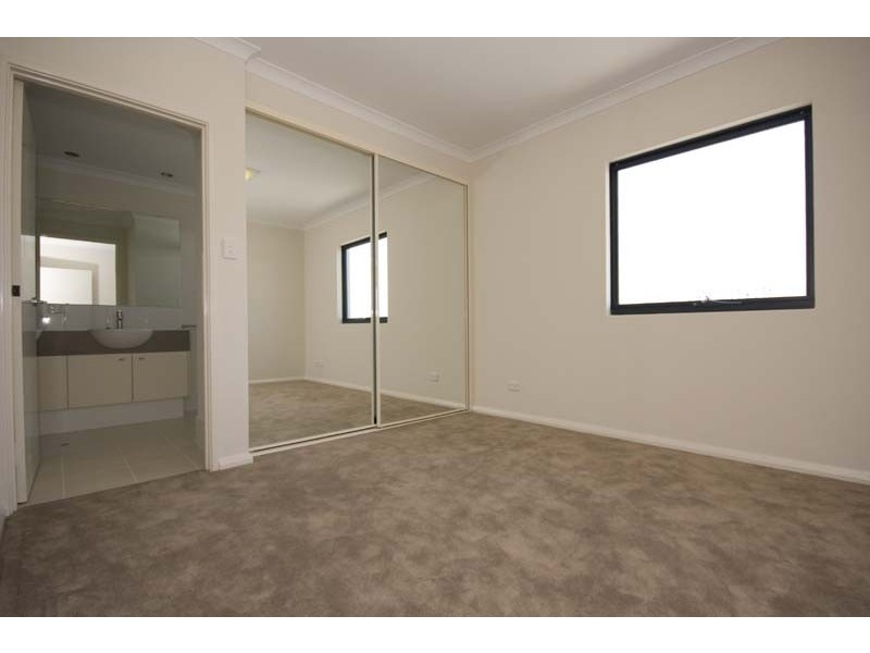 7/2 Stockton Bend, Cockburn Central WA 6164