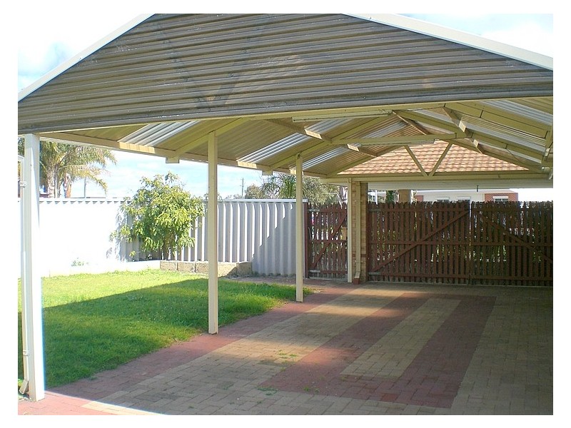 1 Impson Gardens, South Lake WA 6164