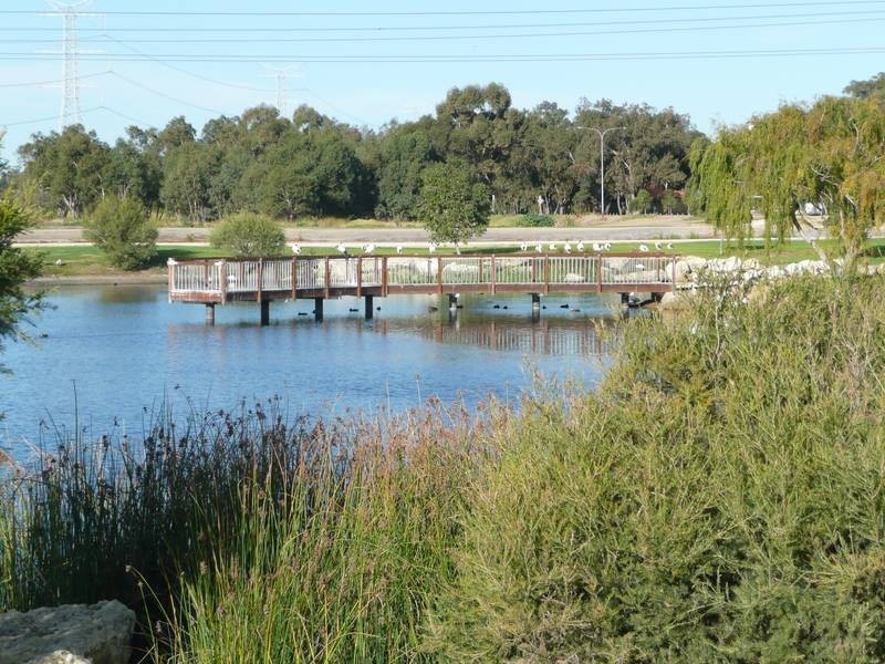 7 Lochside Grove, South Lake WA 6164