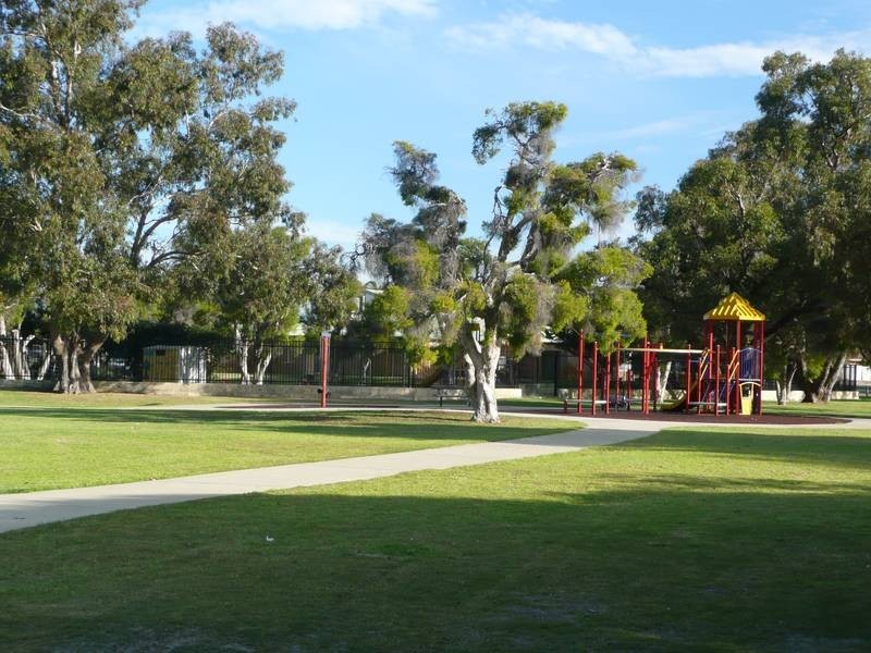 7 Lochside Grove, South Lake WA 6164