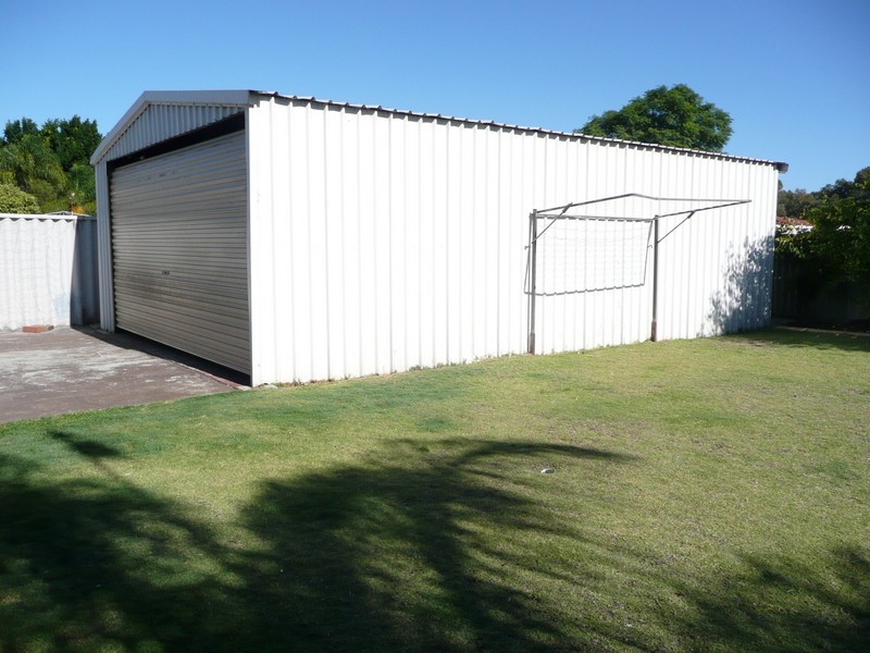 31 Berrigan Drive, South Lake WA 6164