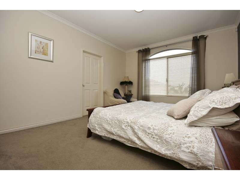 34 Montgomery Drive, Success WA 6164