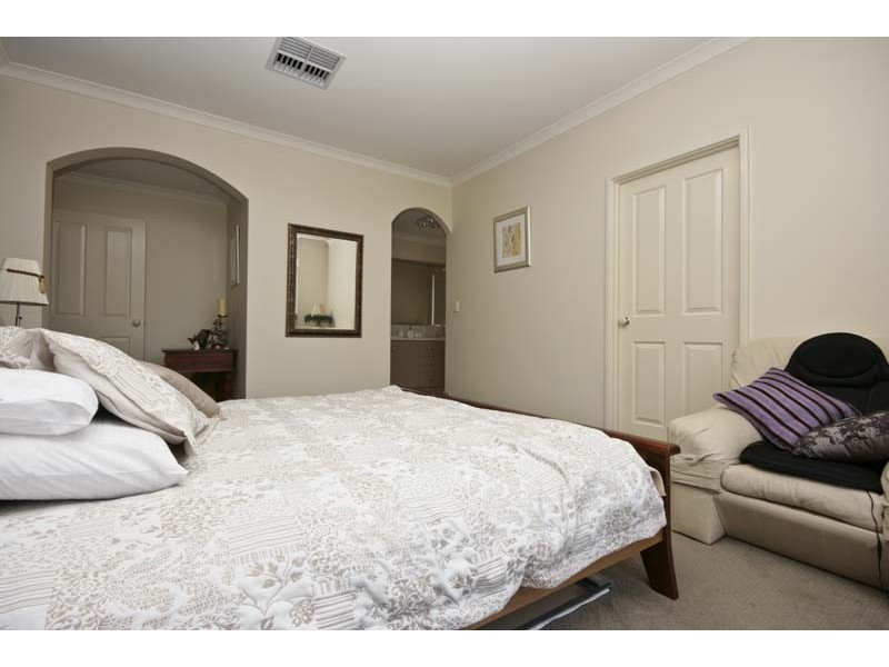 34 Montgomery Drive, Success WA 6164