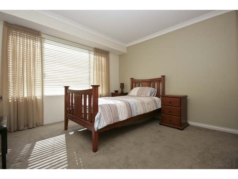 34 Montgomery Drive, Success WA 6164