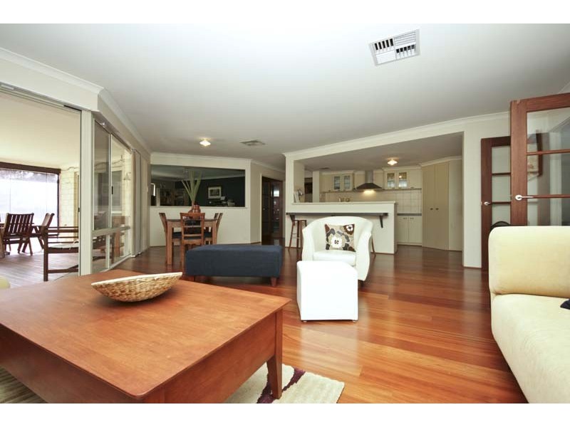 34 Montgomery Drive, Success WA 6164