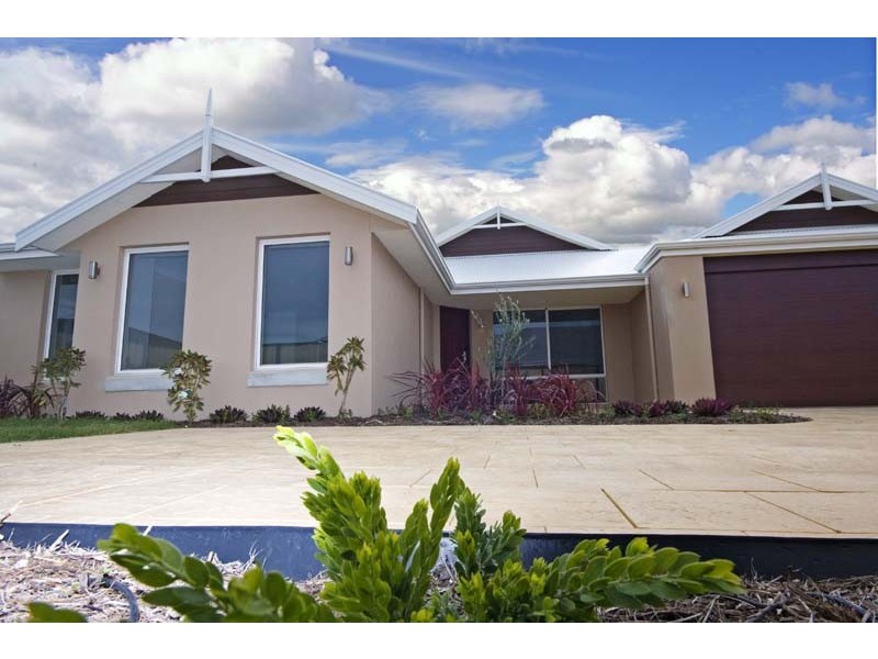 19 Flametree Bend, Hammond Park WA 6164