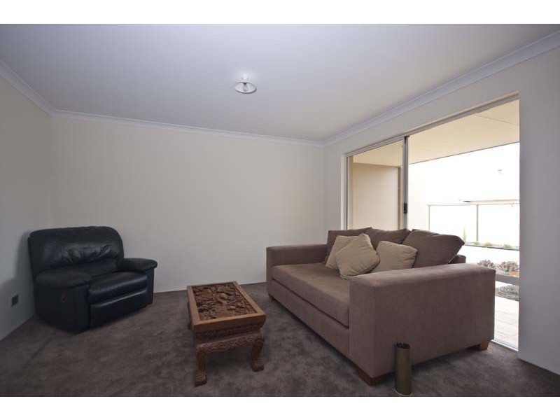 19 Flametree Bend, Hammond Park WA 6164