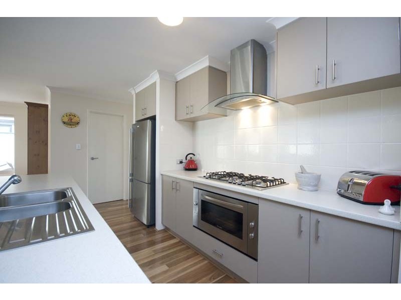 19 Flametree Bend, Hammond Park WA 6164