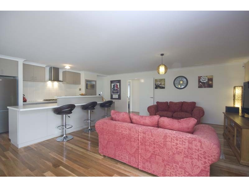 19 Flametree Bend, Hammond Park WA 6164