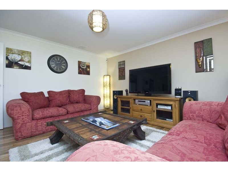 19 Flametree Bend, Hammond Park WA 6164