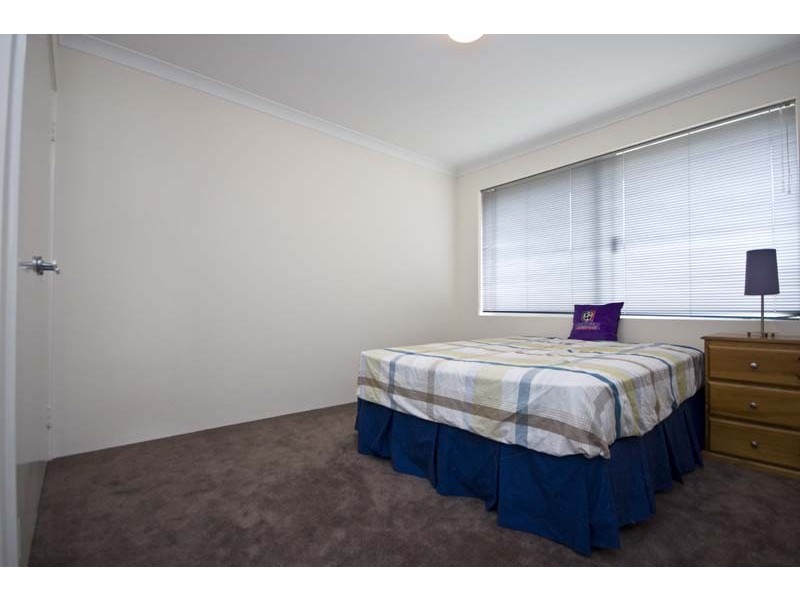 19 Flametree Bend, Hammond Park WA 6164