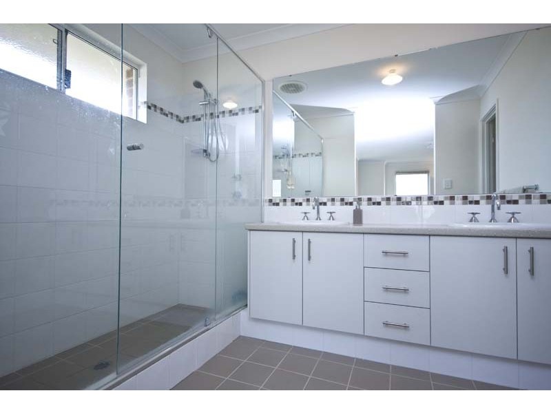 19 Flametree Bend, Hammond Park WA 6164