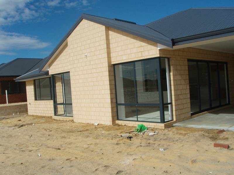 7 Dianella Road, Hammond Park WA 6164