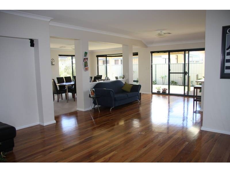 4 Barcoo Bend, Hammond Park WA 6164
