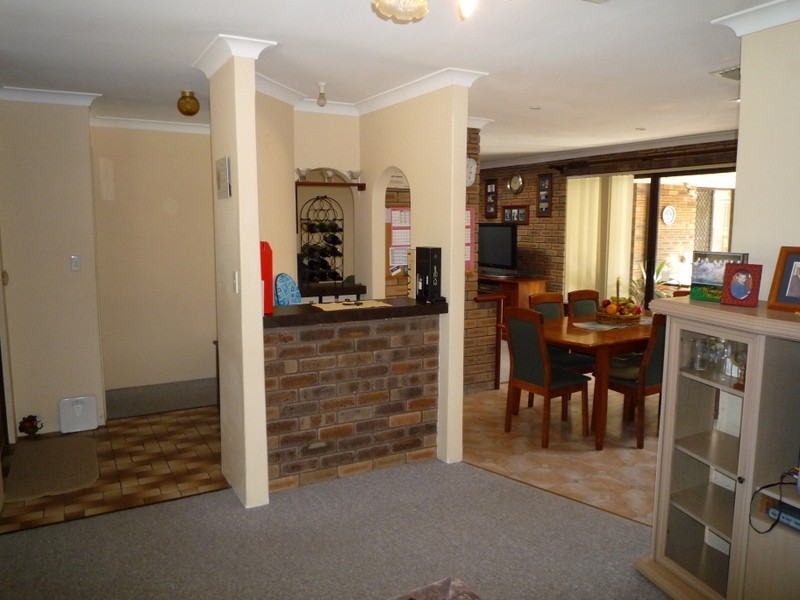 2 Lachlan Way, Bibra Lake WA 6163