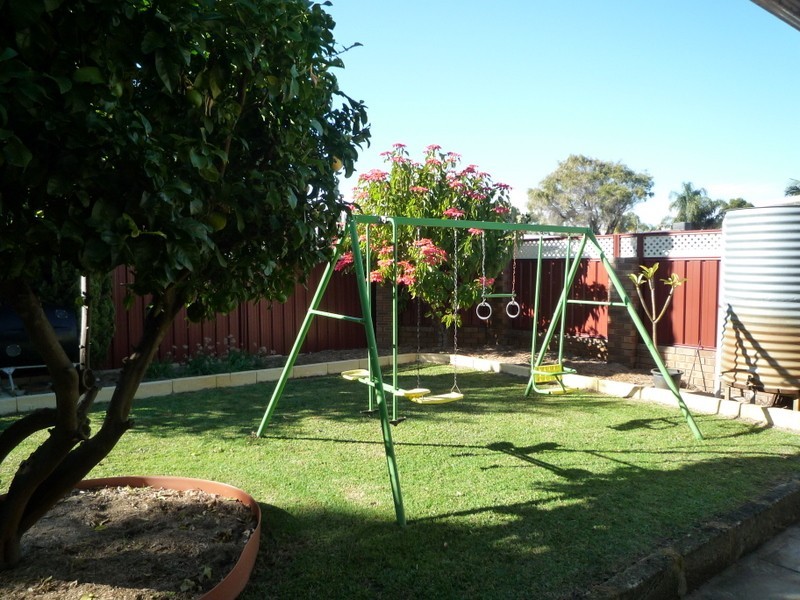 2 Lachlan Way, Bibra Lake WA 6163