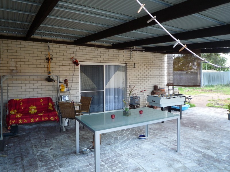 14 Packham Road, Hamilton Hill WA 6163