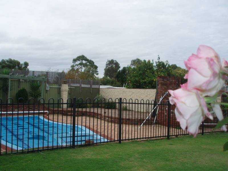 6 Gilchrist Avenue, Bibra Lake WA 6163