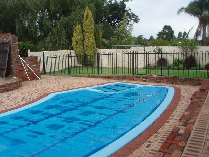 6 Gilchrist Avenue, Bibra Lake WA 6163