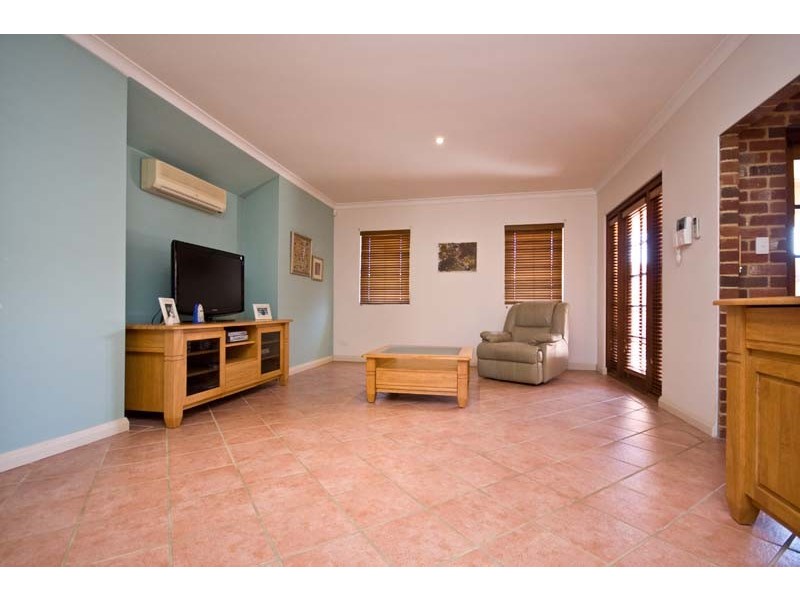 9 Orsulich Loop, Spearwood WA 6163