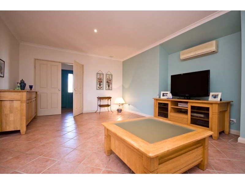 9 Orsulich Loop, Spearwood WA 6163