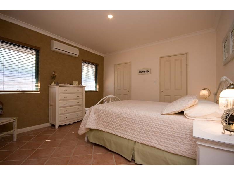9 Orsulich Loop, Spearwood WA 6163