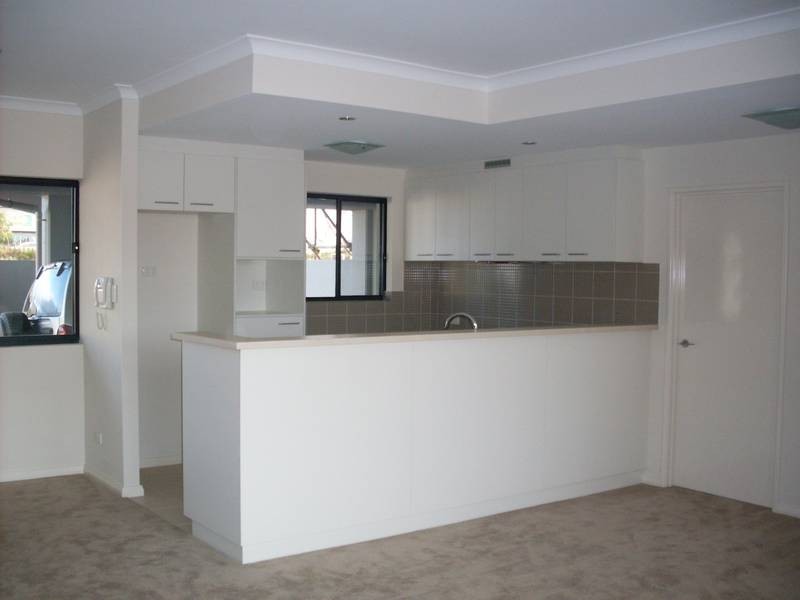 6/2 Stockton Bend, Cockburn Central WA 6164