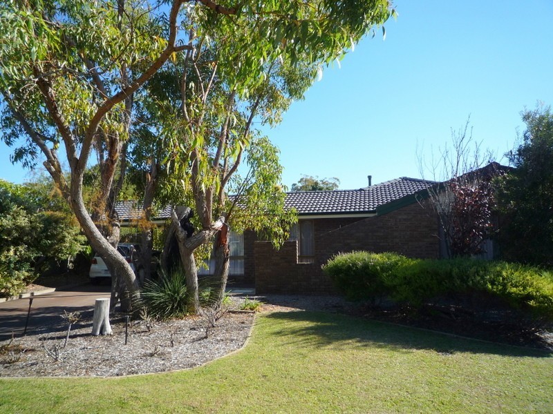 13 Stone Court, Bibra Lake WA 6163