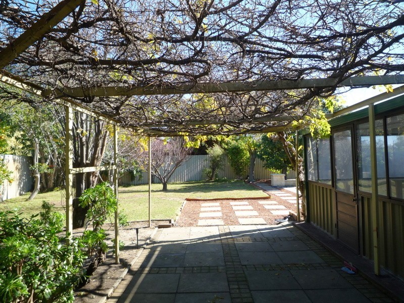 13 Stone Court, Bibra Lake WA 6163