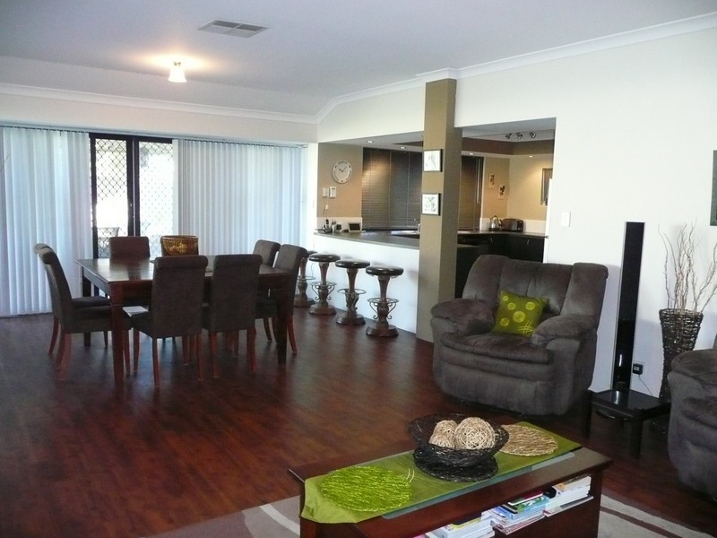 2 Bendee Drive, Atwell WA 6164