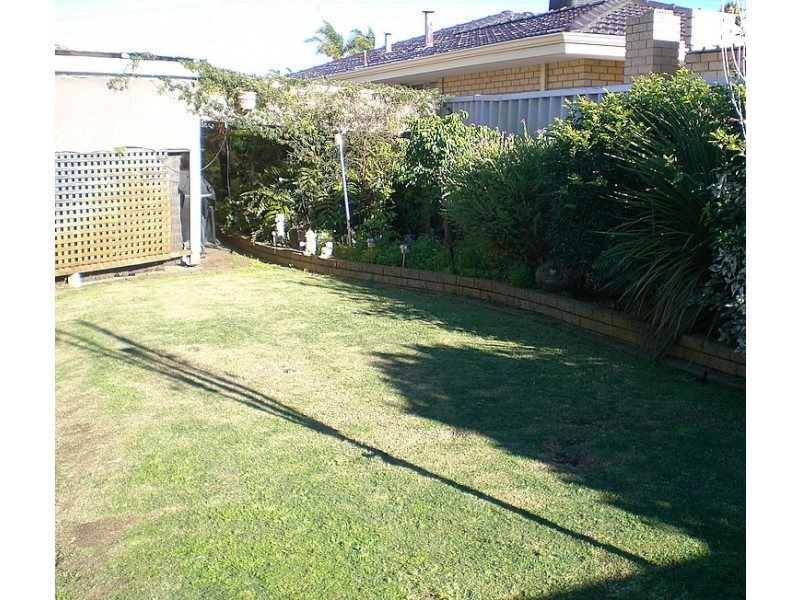 18 Bolderwood Drive, South Lake WA 6164