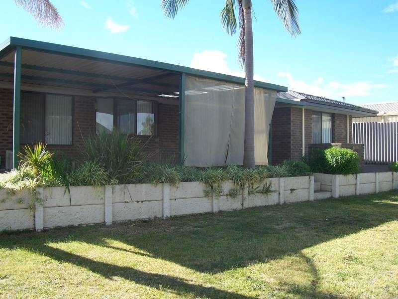 24 Blackthorne Crescent, South Lake WA 6164