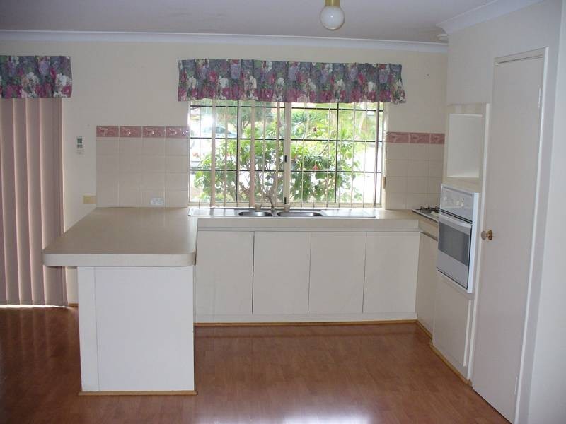 10 Jenniphur Court, Atwell WA 6164