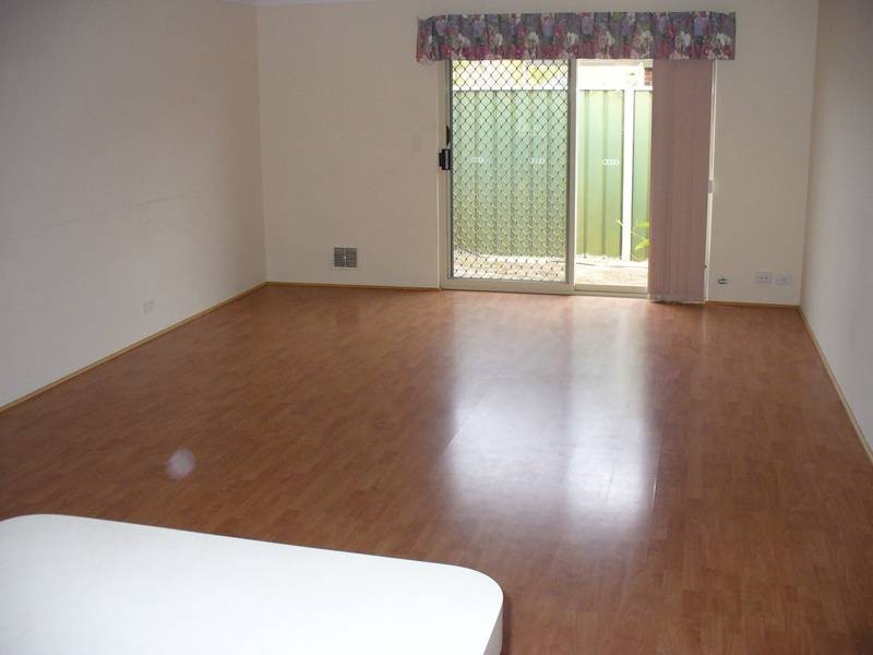 10 Jenniphur Court, Atwell WA 6164