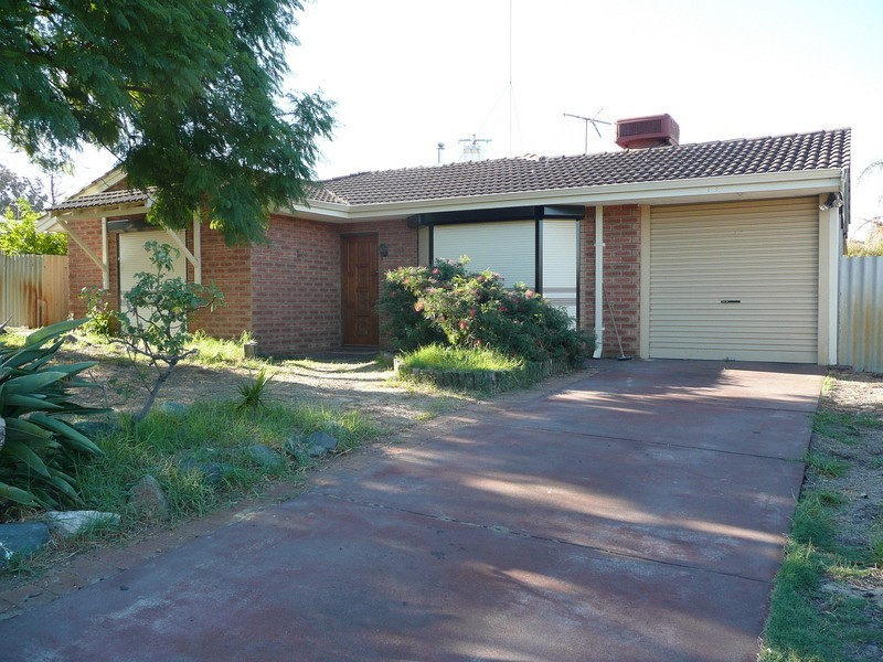 16 Tarndale Way, South Lake WA 6164