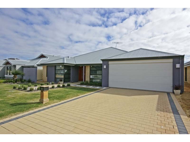 25 Moonah Way, Hammond Park WA 6164