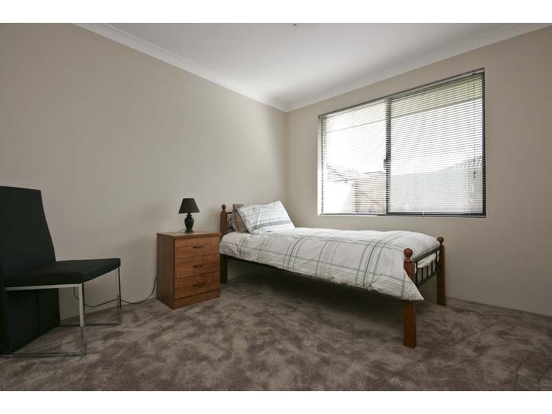 25 Moonah Way, Hammond Park WA 6164