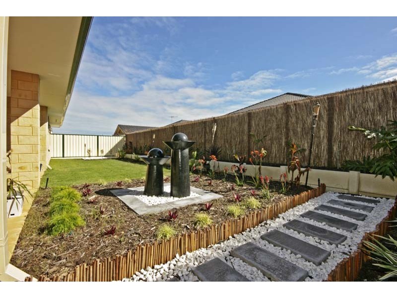 25 Moonah Way, Hammond Park WA 6164